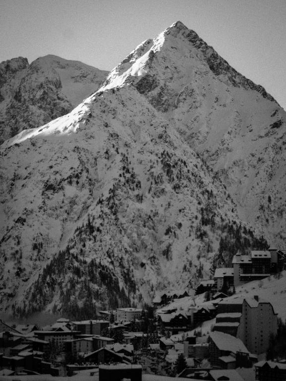 Hotel Turan Les Deux Alpes Exterior photo