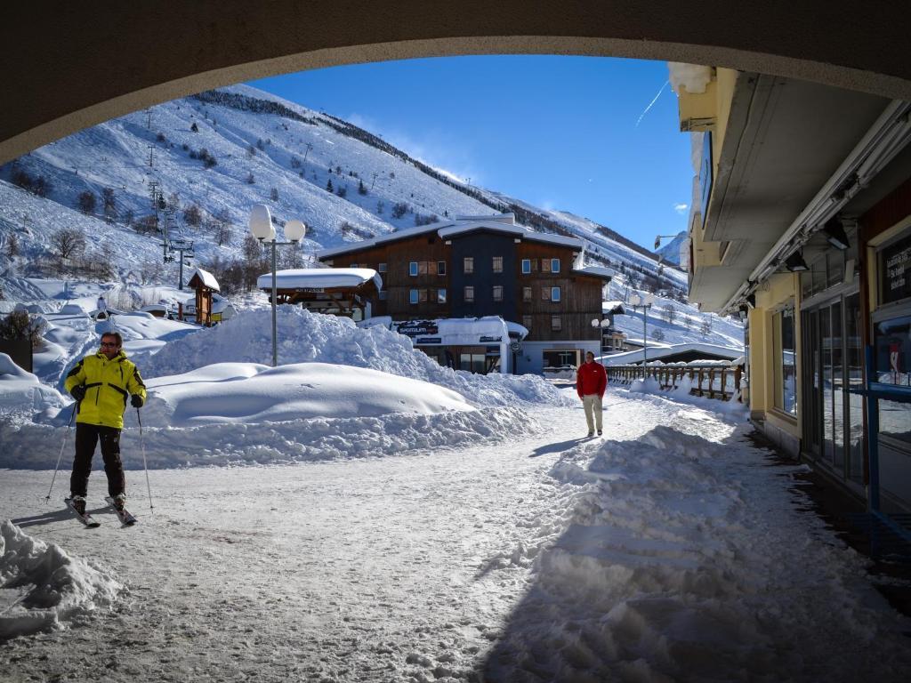 Hotel Turan Les Deux Alpes Exterior photo